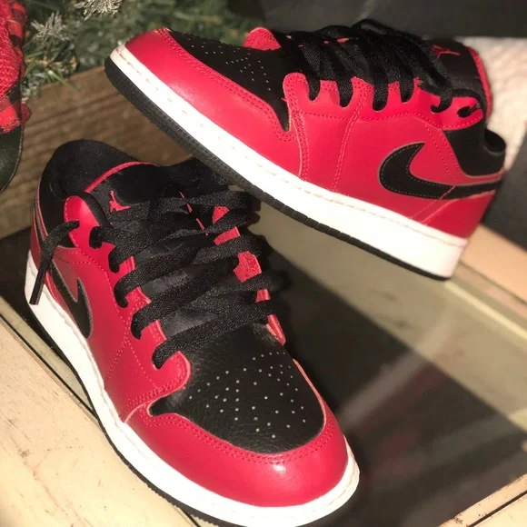 Jordan | Shoes | Jordan Low Top Gym Red Black Pebble Gs  display picture 2